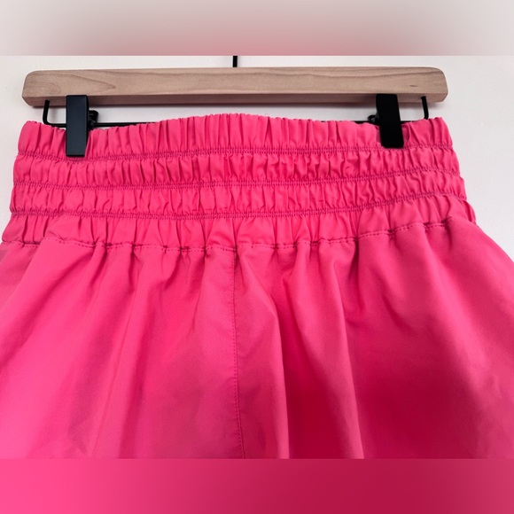 Nike Women's One Dri-FIT Ultra High-Waisted 3"
Brief-Lined Shorts Punch Pink - Picture 5 of 9